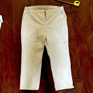 NWT cream colored Old Navy jeans! Size 18!